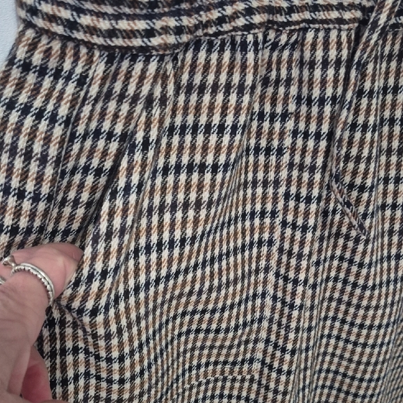 Elastic Waist Houndstooth Midi Skirt in Black and Cream - Picture 3 of 11